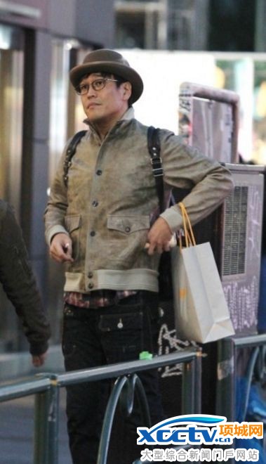 PIKO太郎型男私服(圖/翻攝自《FRIDAY》)