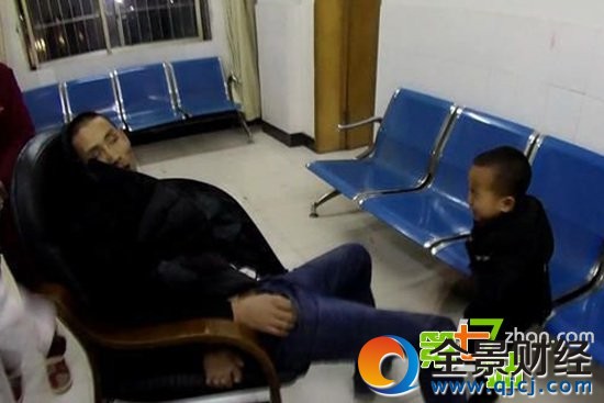 春節(jié)醉酒花樣百出:那姿勢令人哭笑不得