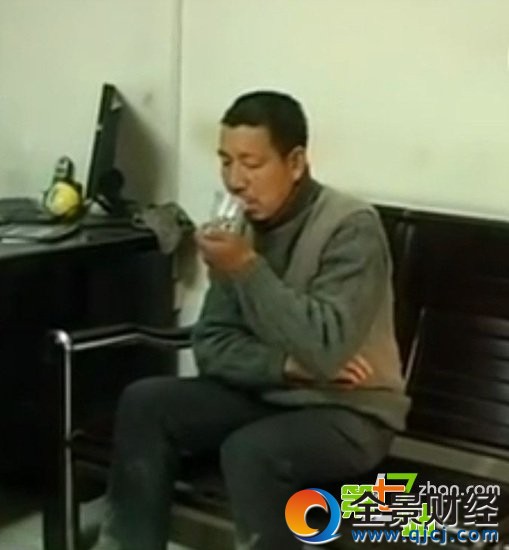 春節醉酒花樣百出:那姿勢令人哭笑不得