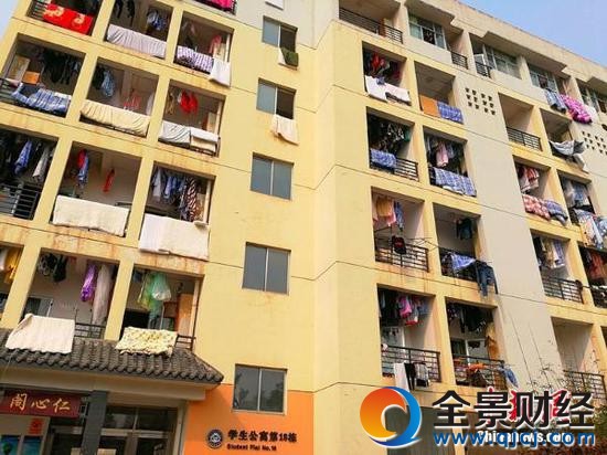 開學季大學生集體曬被子