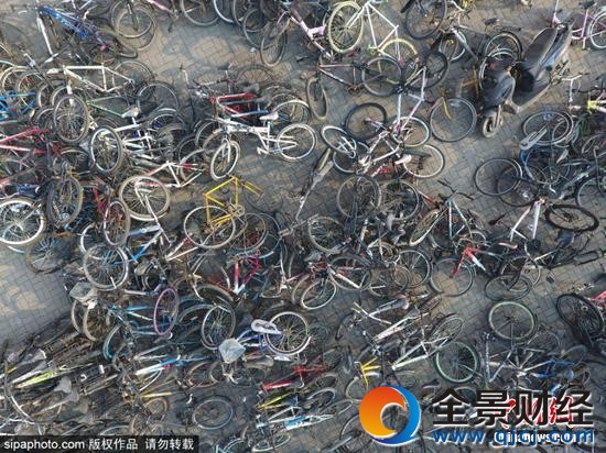 鄭州大學生新學期“車海”尋車