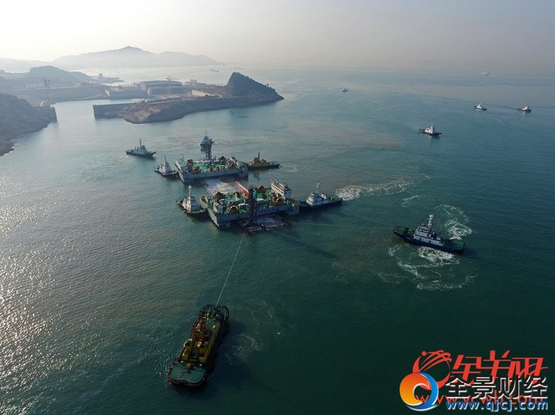 2017年2月18日,港珠澳大橋島隧工程,E29沉管從桂山島運往安裝地點 記者 林桂炎 攝719.jpg