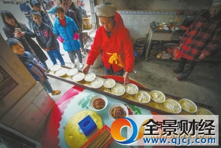 四川高人頭頂傳菜