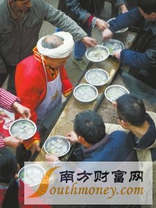 四川高人頭頂傳菜