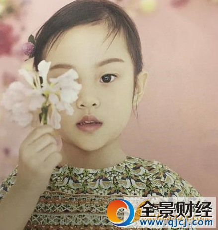 李小璐甜馨拍寫真