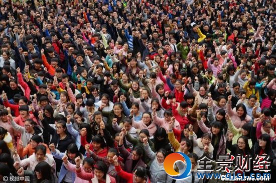 河南高中舉行高考百天誓師 高呼要上北大